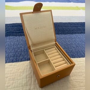 Mejuri - Small Jewelry Box, Beige Leather